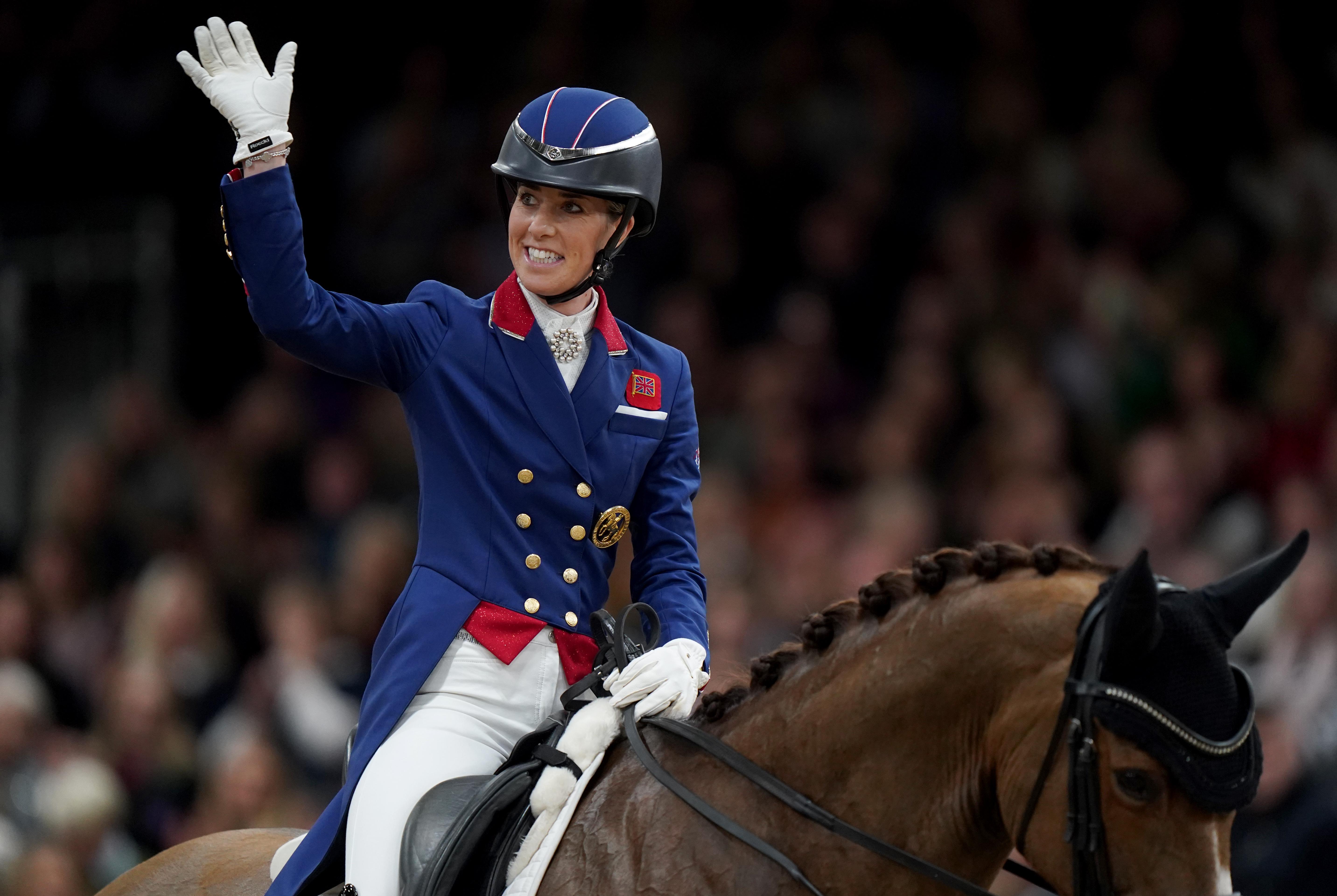 Parigi 2024, stella del dressage rinuncia alle Olimpiadi: ha 'picchiato' un cavallo