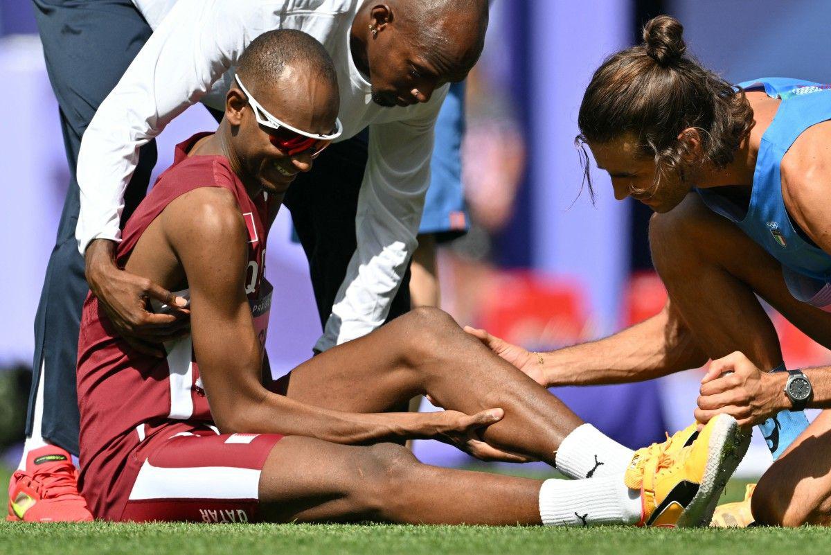 Parigi 2024, Tamberi soccorre Barshim con problema al polpaccio: avevano condiviso l'oro a Tokyo 2020