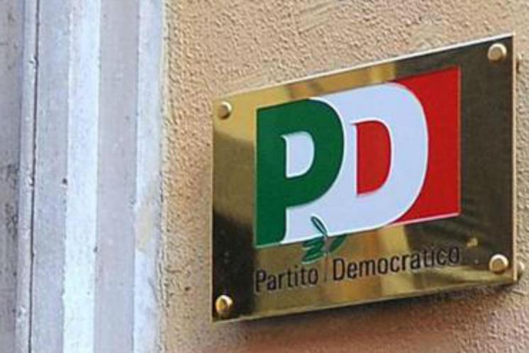 Pd contro Mattia Santori e le Sardine: "Meritiamo rispetto"