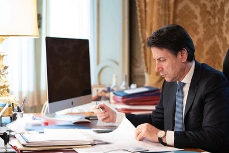 Premier a Palazzo Chigi, al lavoro su Conte ter