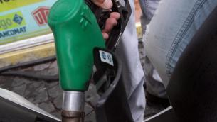 Prezzi benzina, oggi ancora in calo alla pompa