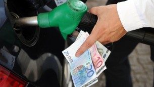 Prezzo benzina e diesel, chi guadagna e chi perde dalla rimodulazione delle accise