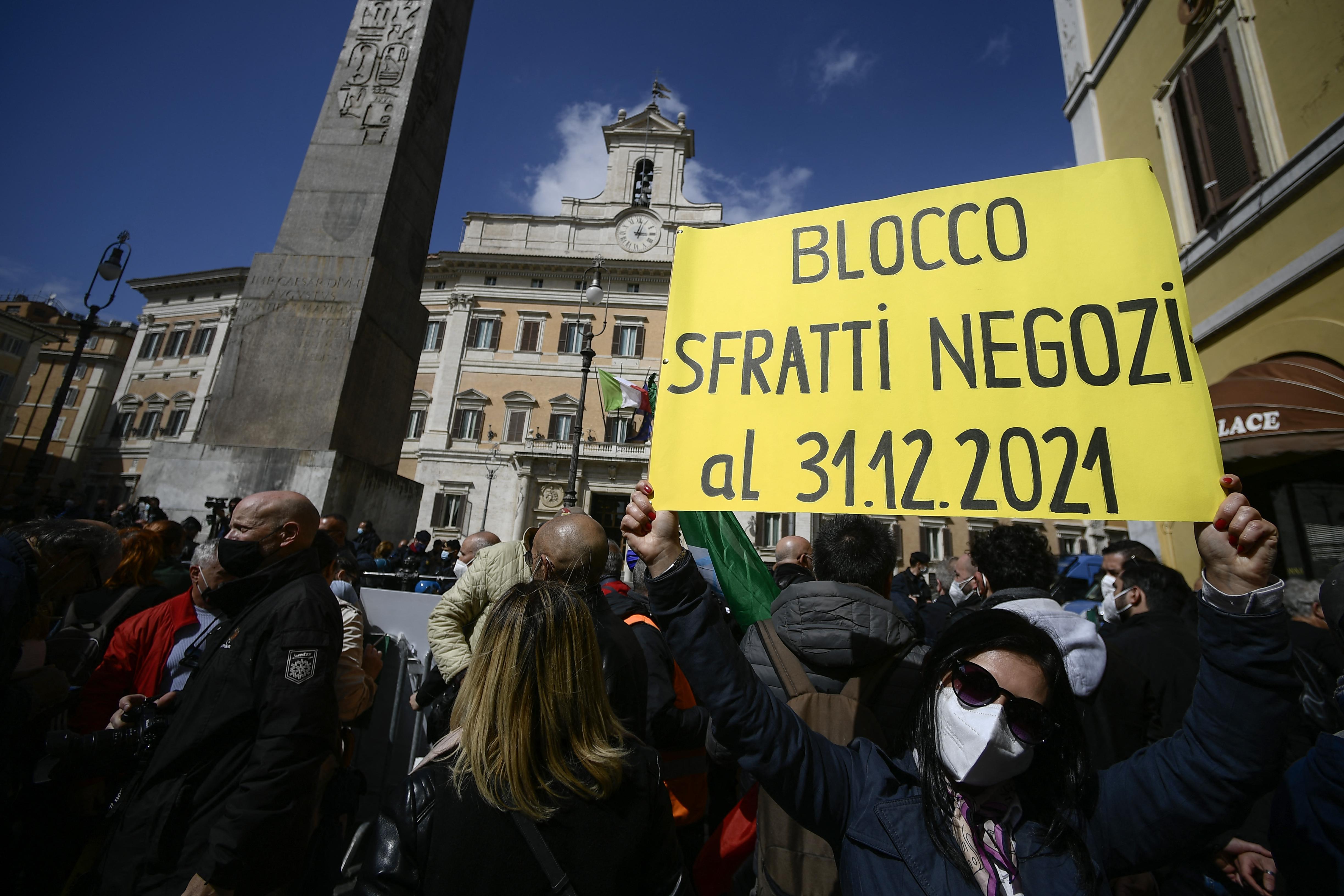 Protesta ristoratori oggi a Roma, scontri a Montecitorio