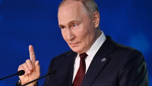 Putin: "Complimenti a Trump, pronto a dialogare con lui"