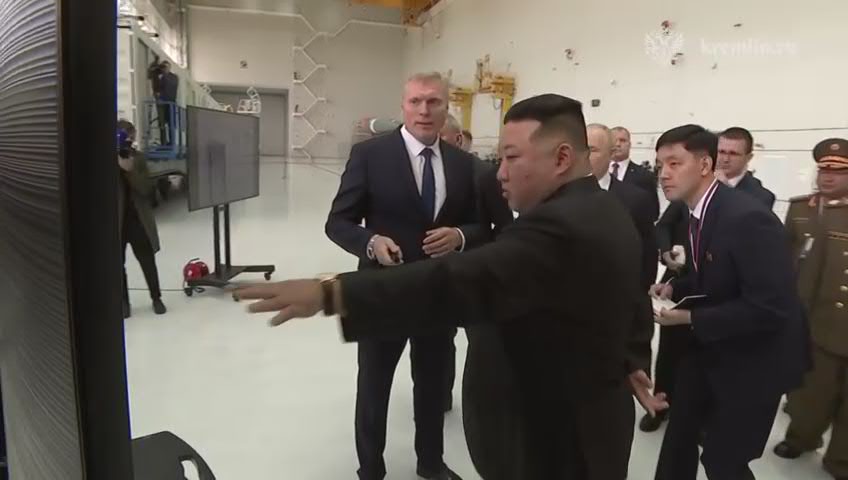 Putin e Kim Jong-un, visita nel comosdromo - Video