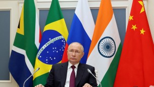 Putin: "Operazione in Ucraina per fermare guerra scatenata da Occidente"