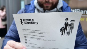 Reddito cittadinanza, Tridico: "Basta bugie su divani, senza c'è solo Caritas"