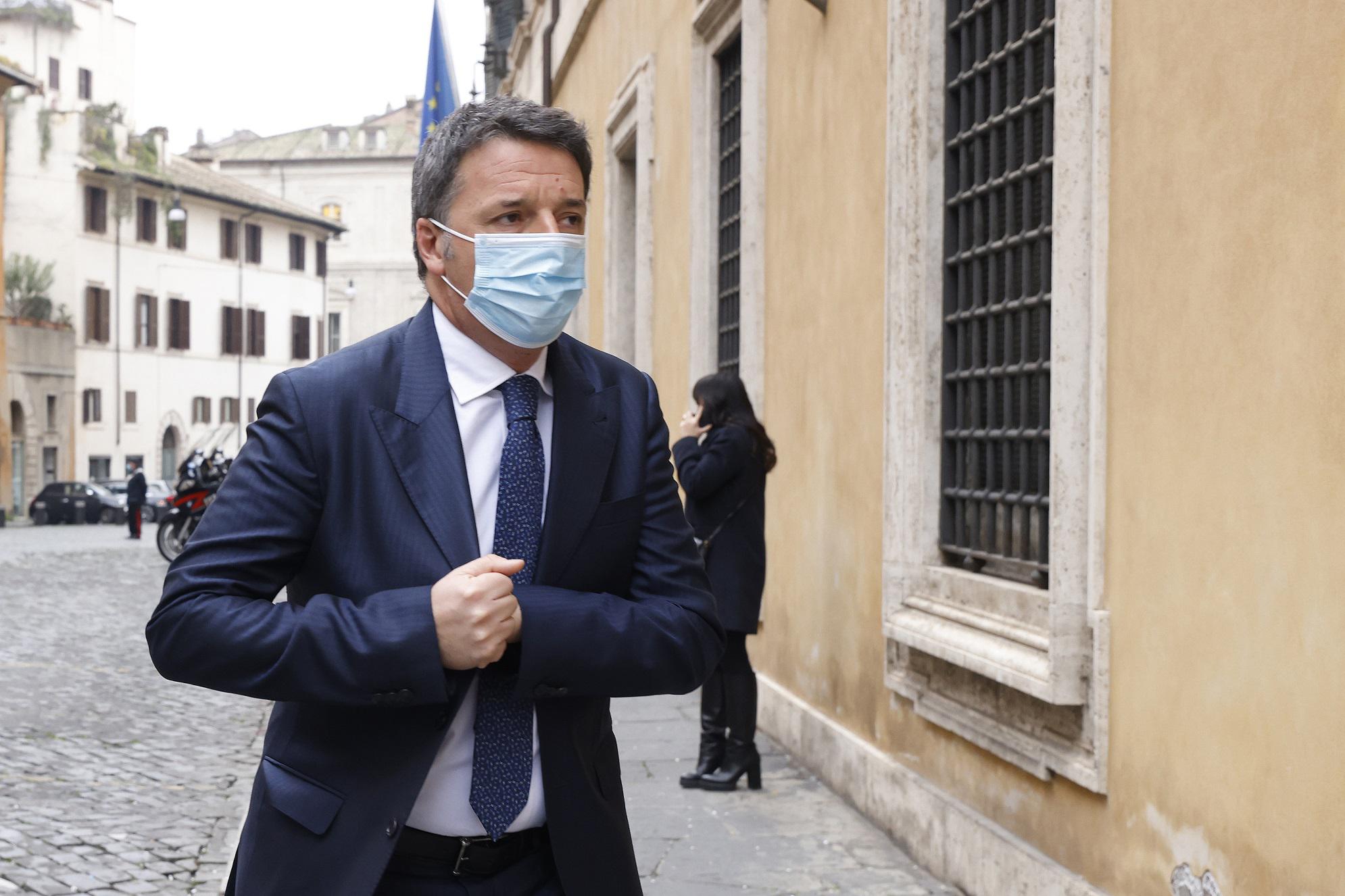 Renzi: "Dubai? Contro di me alluvione di fake news"