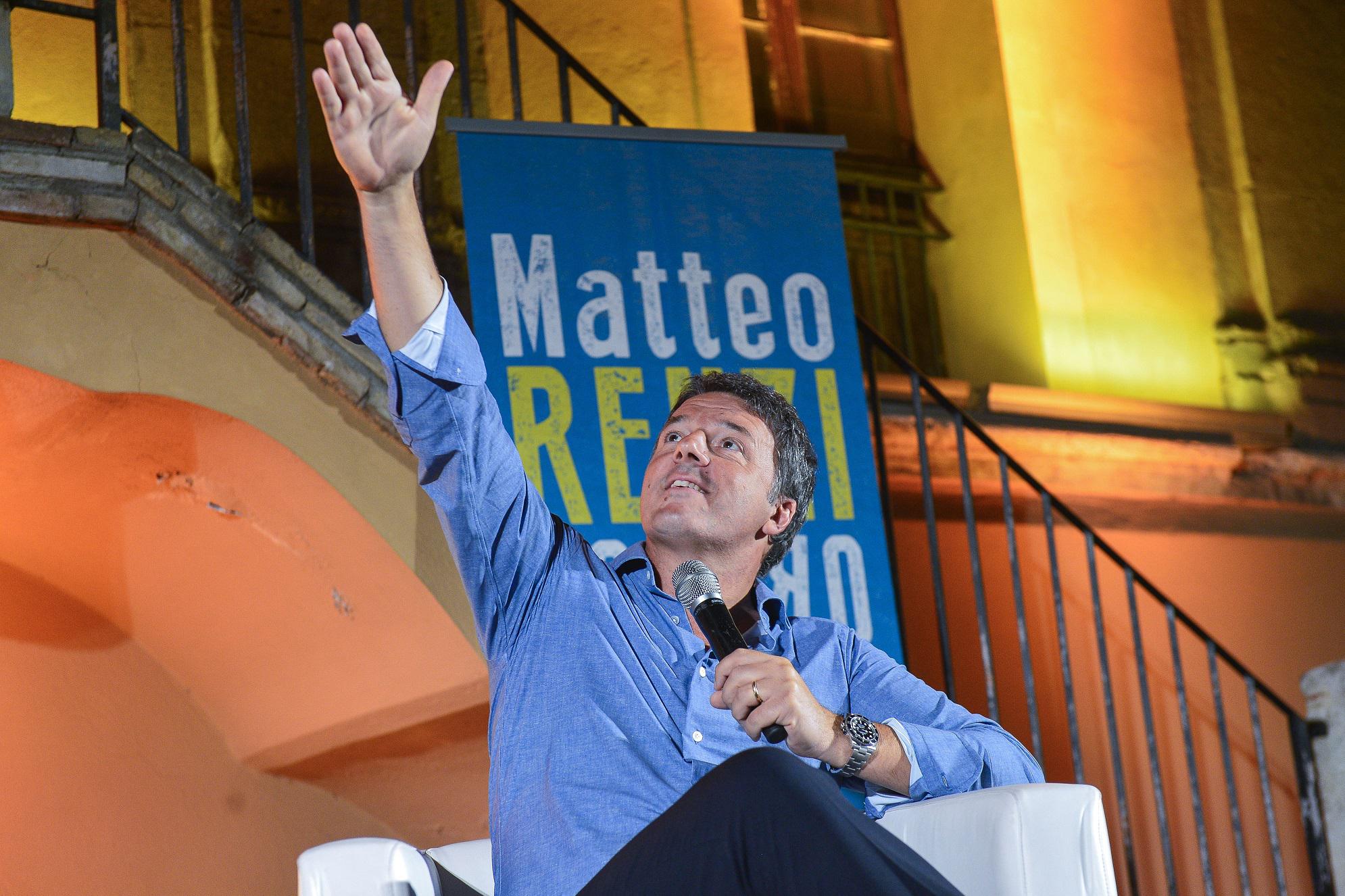 Renzi: "Io per obbligo vaccinale, standing ovation per Mattarella"