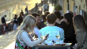 Riaperture da maggio: le ipotesi per bar, ristoranti e palestre