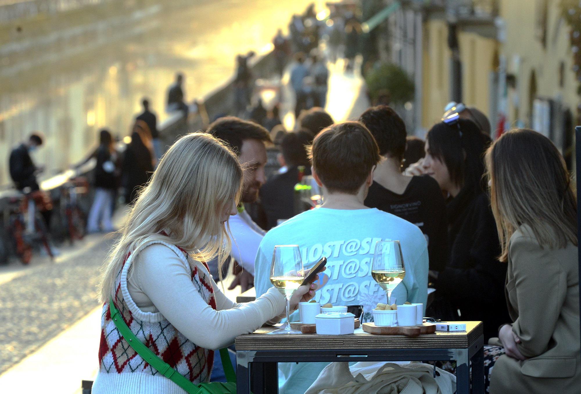 Riaperture da maggio: le ipotesi per bar, ristoranti e palestre