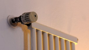 Riscaldamento in condominio, orari accensione e temperature termosifoni: ecco chi decide