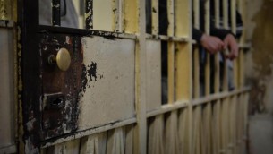 Rivolta nel carcere minorile Casal del Marmo a Roma, ragazzi barricati in sala medica