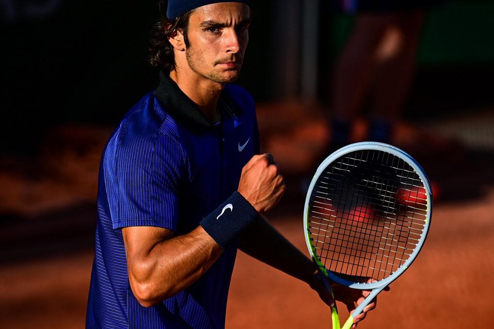 Roland Garros, Musetti vince derby con Cecchinato e vola agli ottavi