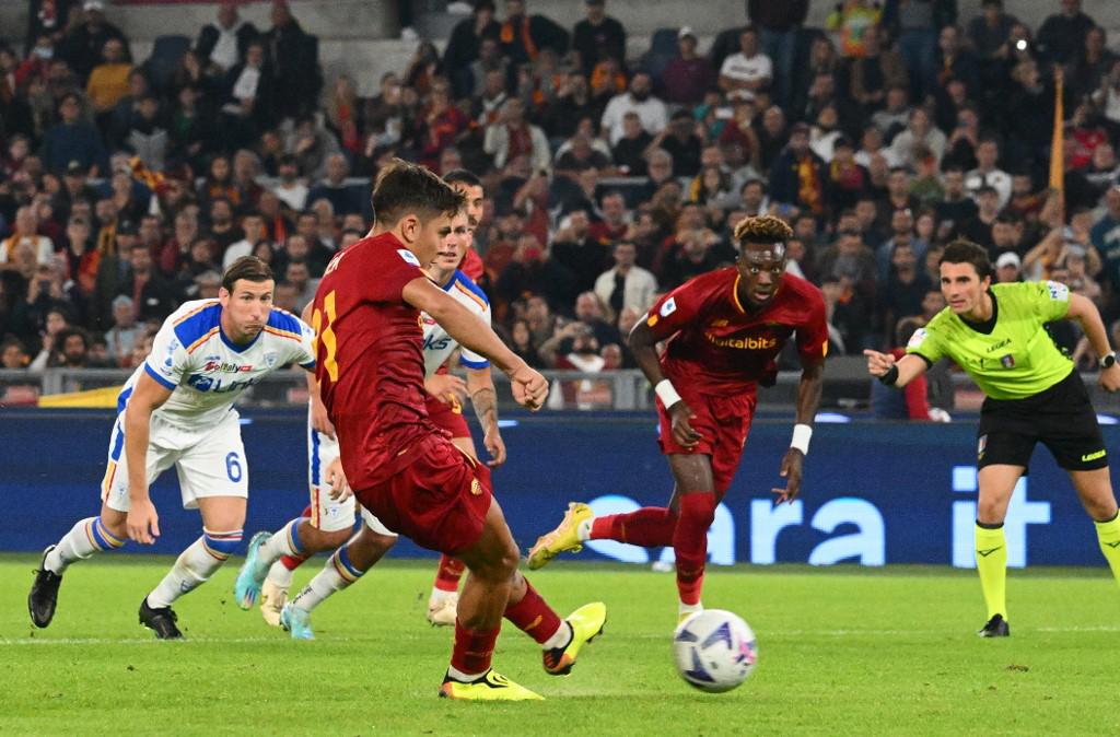 Roma-Lecce 2-1, Dybala gol su rigore e infortunio