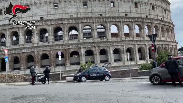 Roma, minori sfruttati per borseggi in centro: 64 indagati