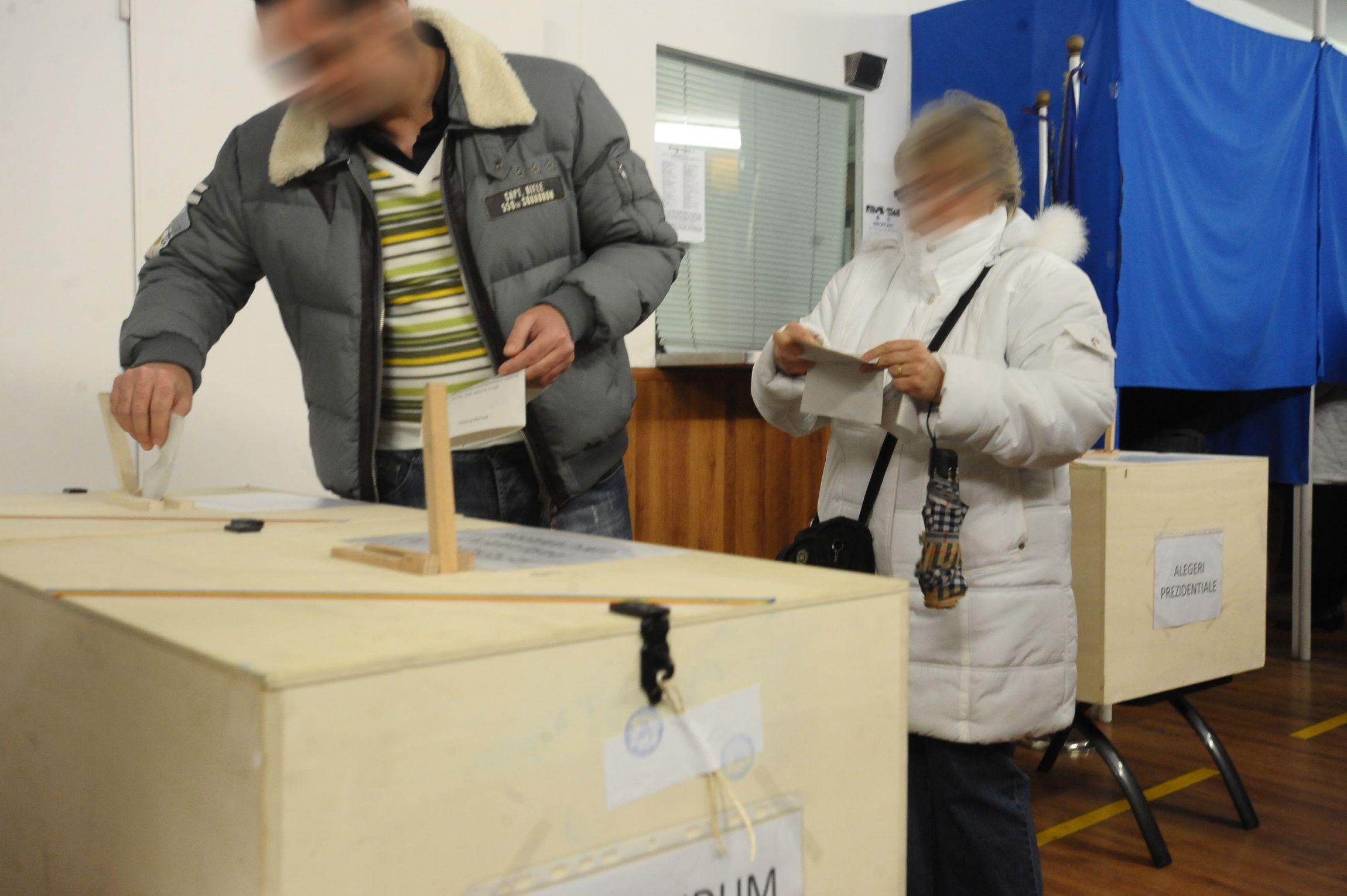 Romania di nuovo al voto, urne aperte per le presidenziali tra polemiche e incertezze