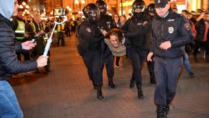 Russia, proteste contro mobilitazione: centinaia di arresti