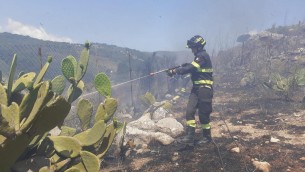 Salento, incendi Ugento e San Cataldo: in corso la bonifica dei roghi - Video