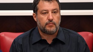 Salvini e sbarchi di migranti "atto di guerra", opposizioni insorgono