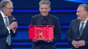 Sanremo 2021, Amadeus premia Fiorello: "Senza di lui niente Festival"