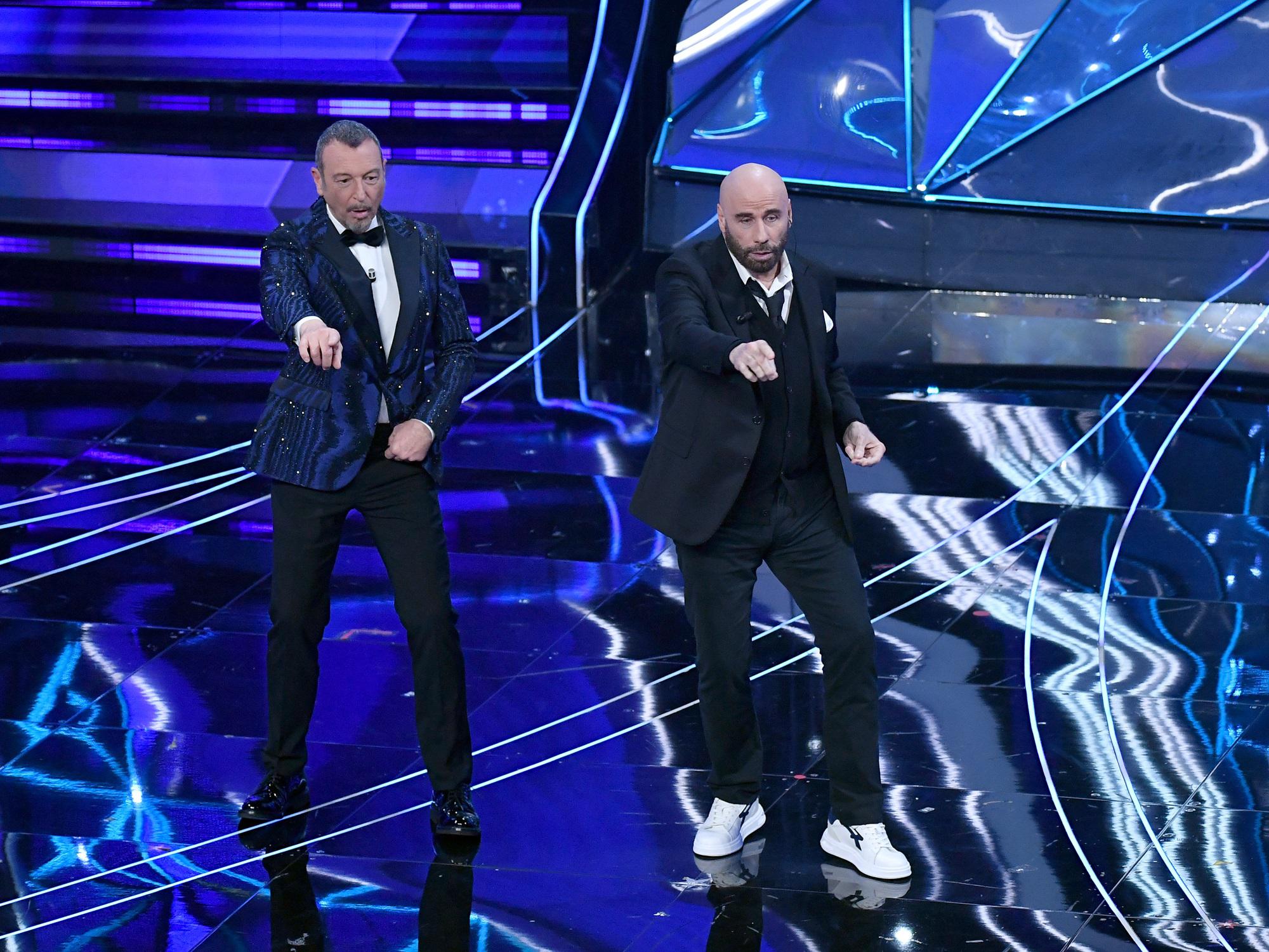 Sanremo 2024, Rai e scarpe di John Travolta: multa per pubblicità occulta