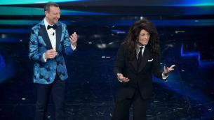 Sanremo, Fiorello tra ironia sul politically correct e sesso degli animali