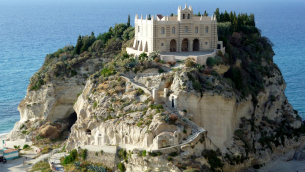 Il Santuario di Santa Maria dell'Isola a Tropea