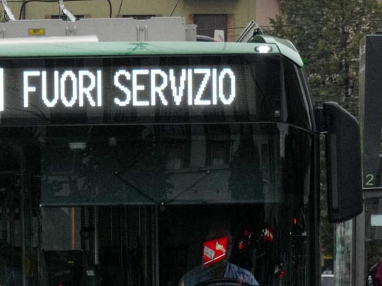 Sciopero trasporti oggi, stop 24 ore bus e metro: orari e fasce di garanzia