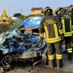 Scontro frontale con camion nettezza urbana a Verona, due morti