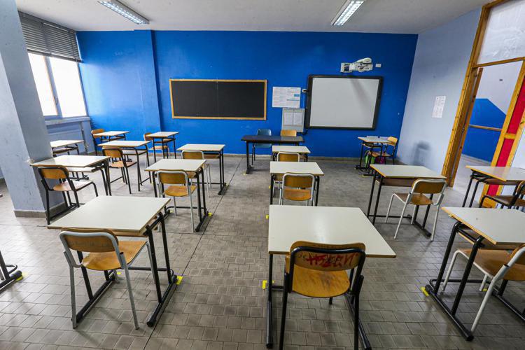 Scuola, sciopero venerdì 15 novembre: lezioni a rischio, chi si ferma