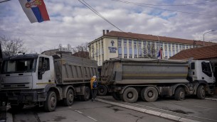 Serbia-Kosovo, Belgrado: stop a barricate