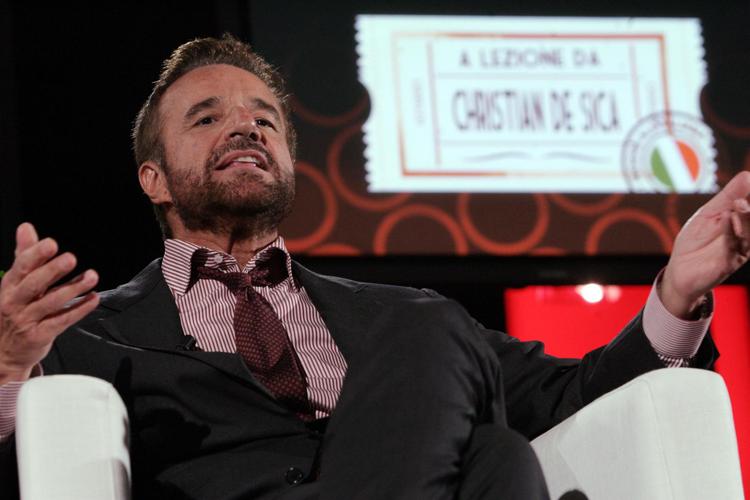 Sfogo anti-social di Christian De Sica : "Possibile essere così cafoni?"