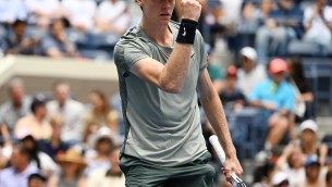 Sinner agli ottavi US Open, O'Connell battuto in 3 set