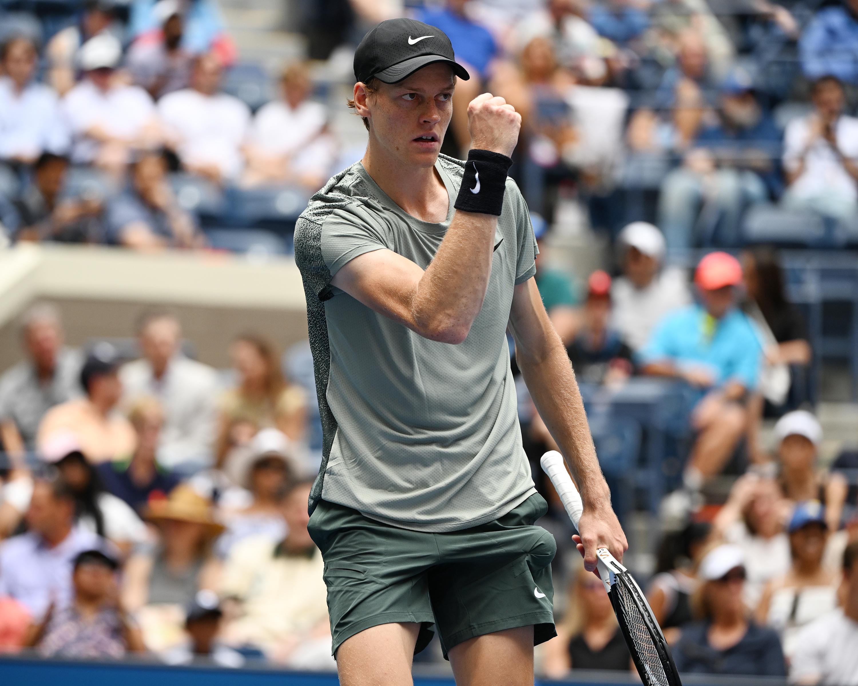 Sinner agli ottavi US Open, O'Connell battuto in 3 set