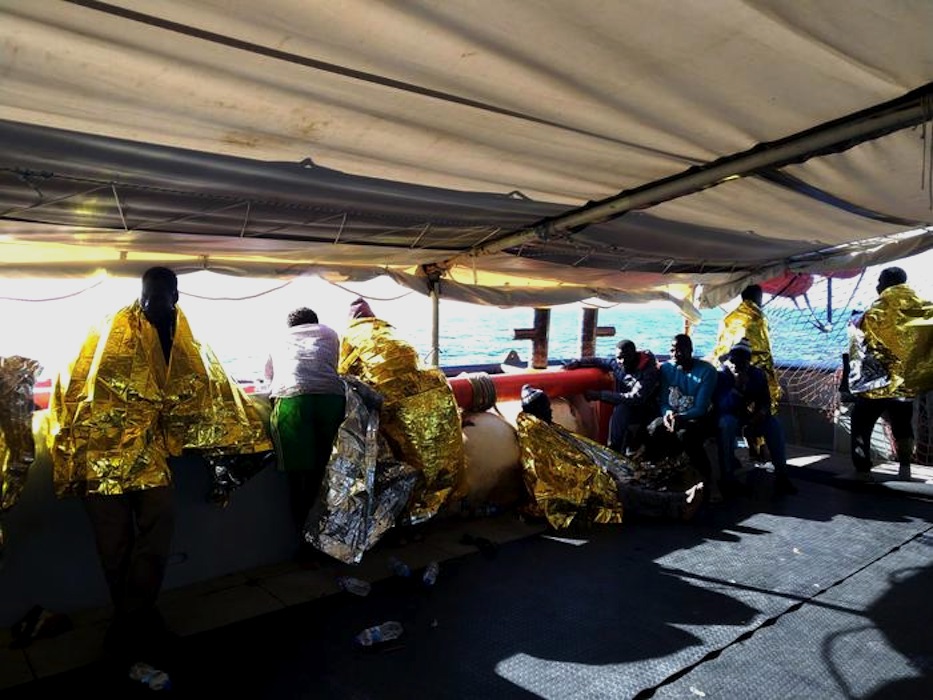 Migranti: Sea Watch, soccorse 47 persone su un gommone