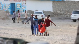 Somalia, attentato su spiaggia di Mogadiscio: almeno 15 morti