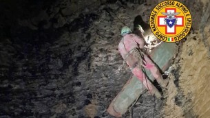 Speleologa bloccata nella grotta 'Bueno Fonteno', in corso il recupero