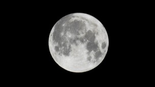 Stasera l'ultima Superluna del 2024, cos'è e come vederla