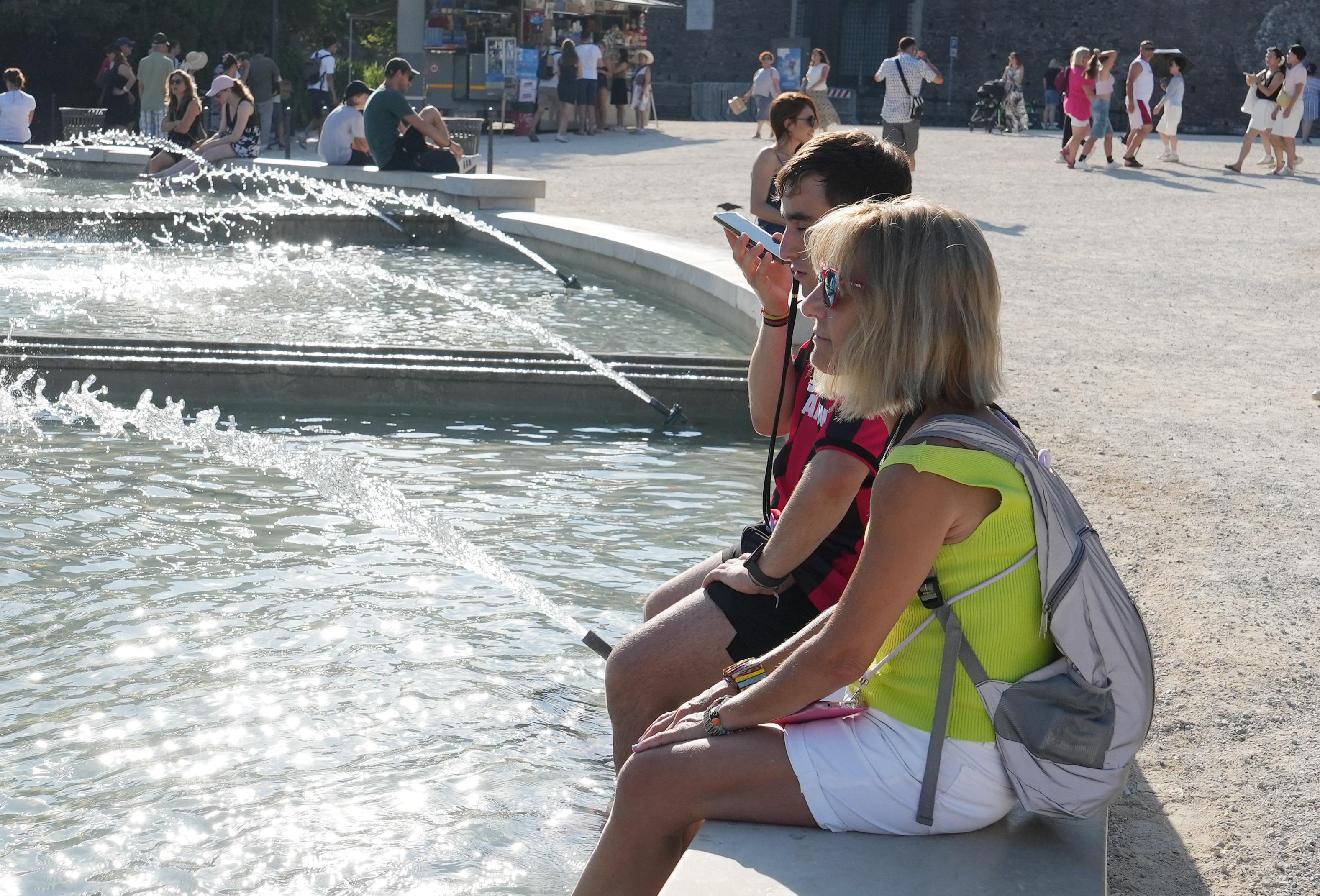 Stop al caldo record, svolta e crollo temperature nel weekend: le previsioni meteo