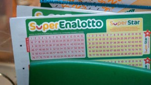 Superenalotto, 5 vince quasi 123mila euro