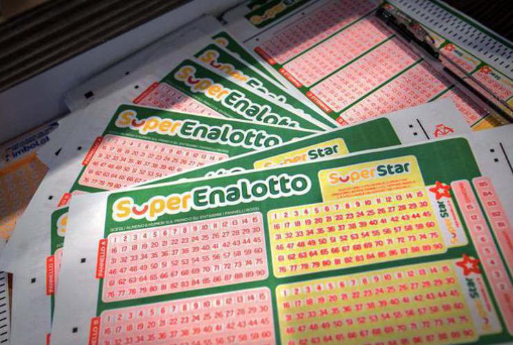 SuperEnalotto, estrazione di oggi: i numeri vincenti