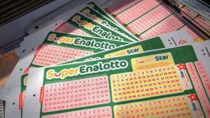 Superenalotto, nessun '6' né '5+1': jackpot sale a 287,7 milioni