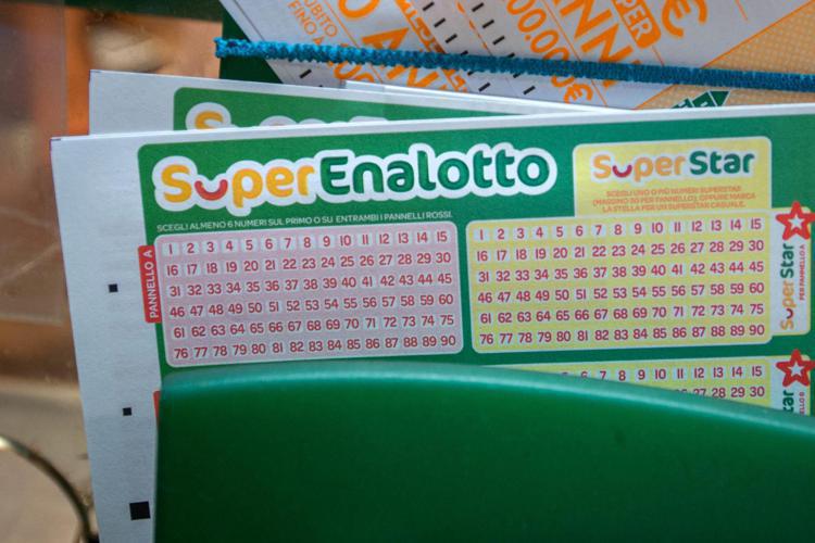 Superenalotto, numeri estrazione vincente oggi 23 luglio