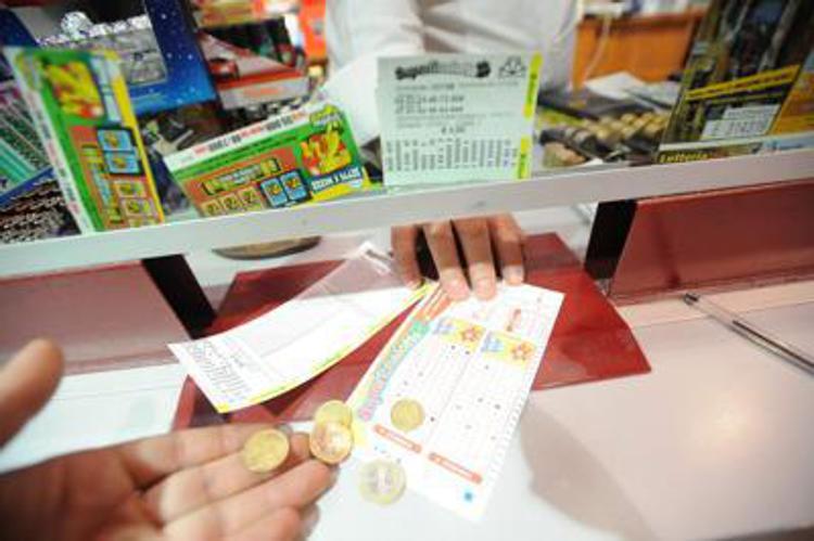 Superenalotto oggi estrazioni: nessun 6, jackpot a 77,4 milioni