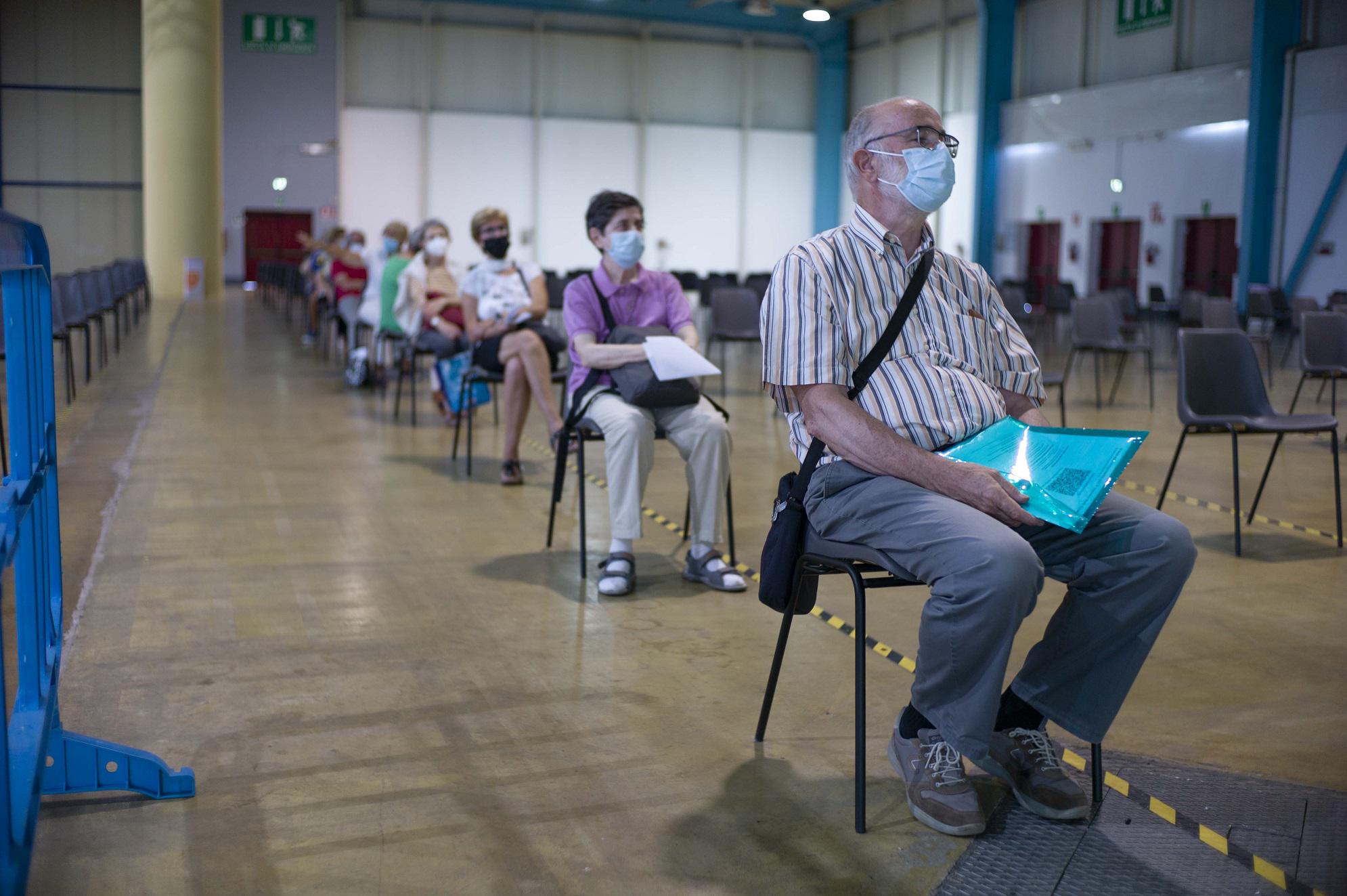 Terza dose, Locatelli: "Presto vaccino a pazienti fragili"