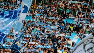 Tifosi della Lazio bloccati in Olanda: polizia non permette di lasciare hotel