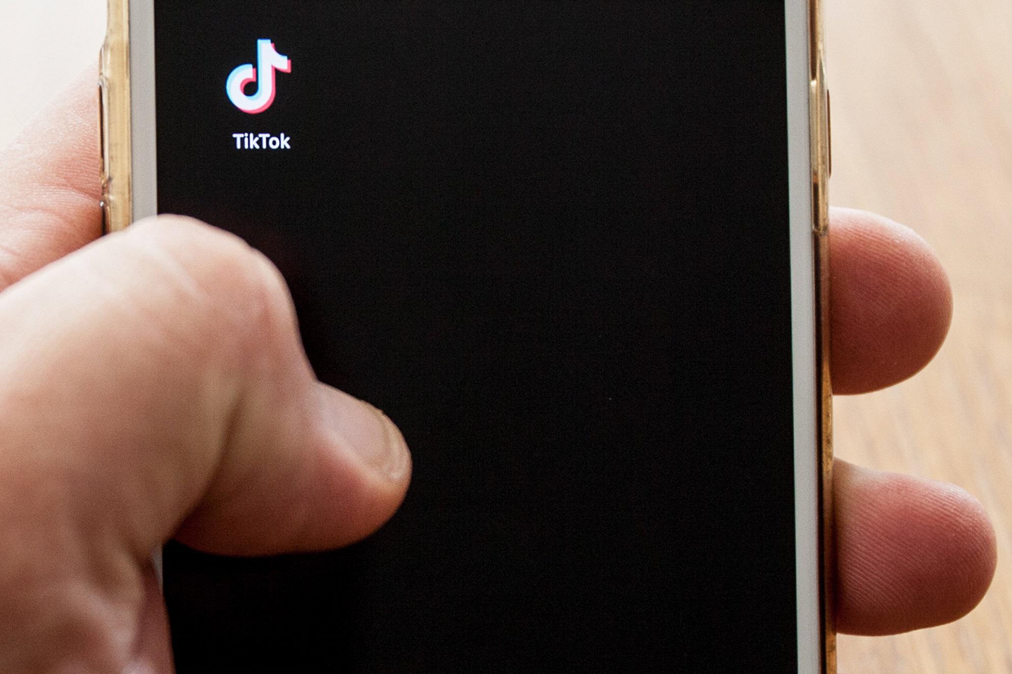 Tik Tok, influencer siciliana denunciata per istigazione al suicidio