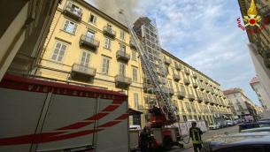 Torino, aperto fascicolo per incendio colposo palazzo