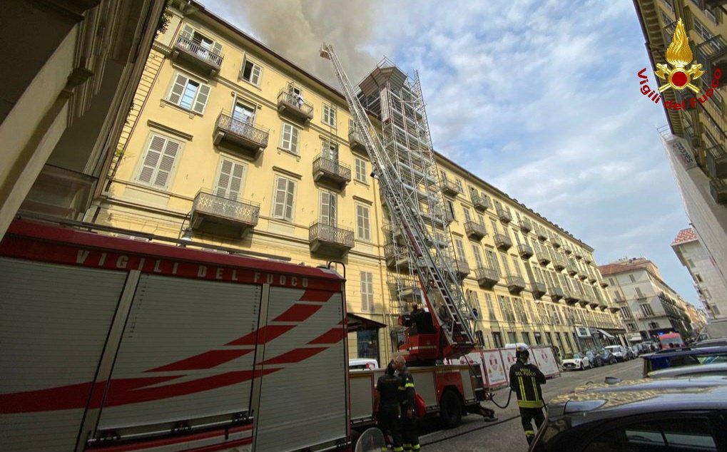 Torino, aperto fascicolo per incendio colposo palazzo